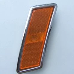 Mustang Auto Parts FRONT SIDE MARKER ASSEMBLY 1970 RH